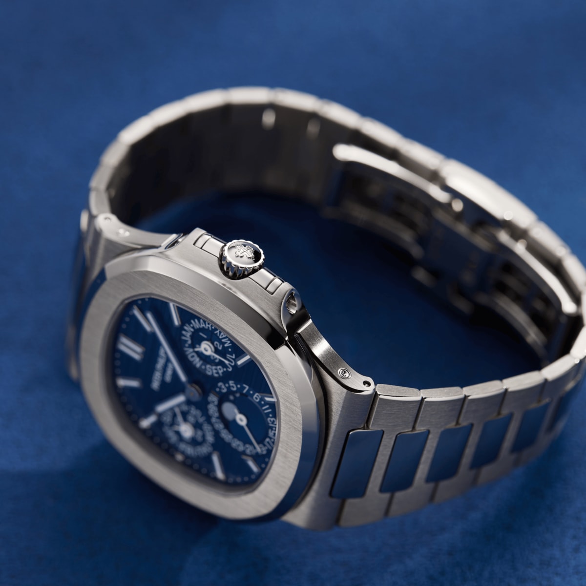 Patek Phillipe Nautilus Silver blue Dial Metal premium watch